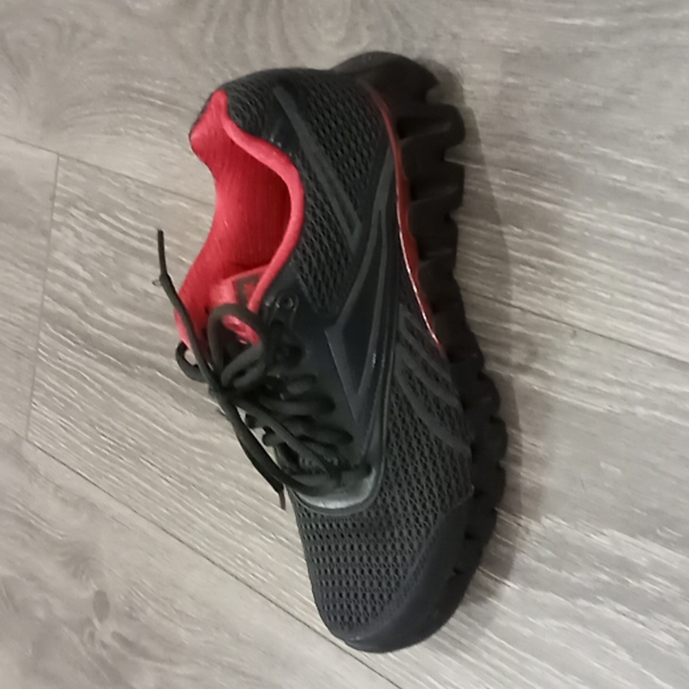 Reebok Zigs size 6